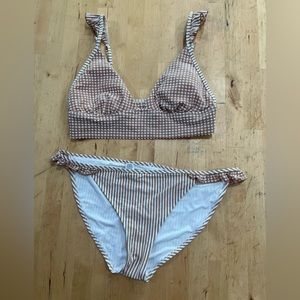 Aerie size medium bikini set, gingham print top & bottom, adjustable strap